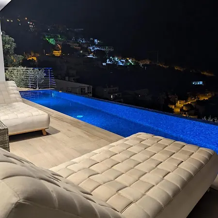 Level Mar Villa Roses